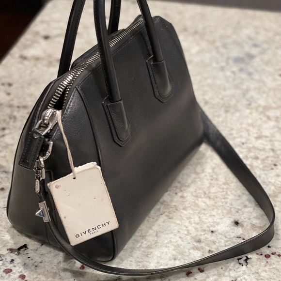 GIVENCHY Medium Antigona Black - Picture 9 of 11